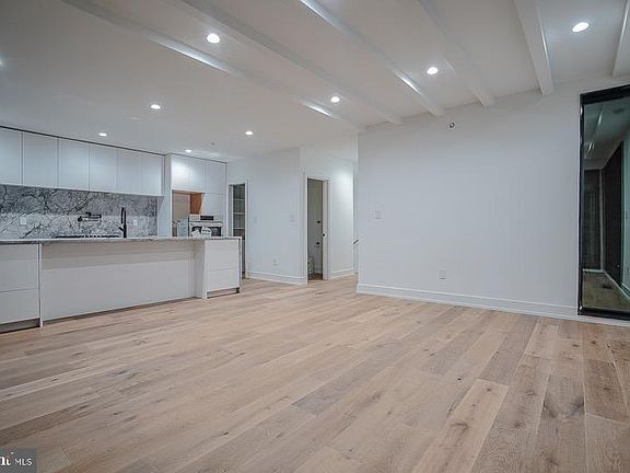 5th image of 726 S Hicks St #728R