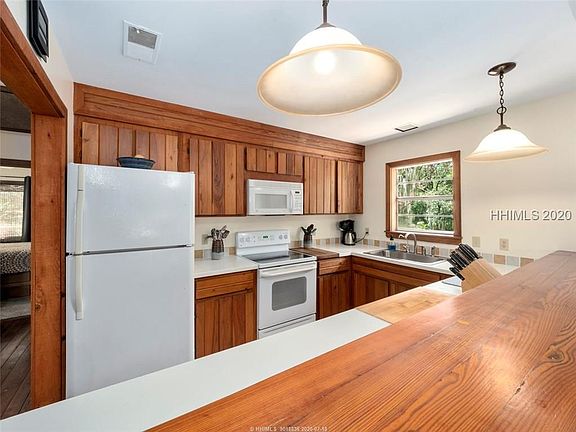 5th image of 215 Martinangele Ct