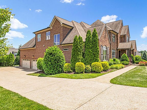 5th image of 2651 Benington Pl