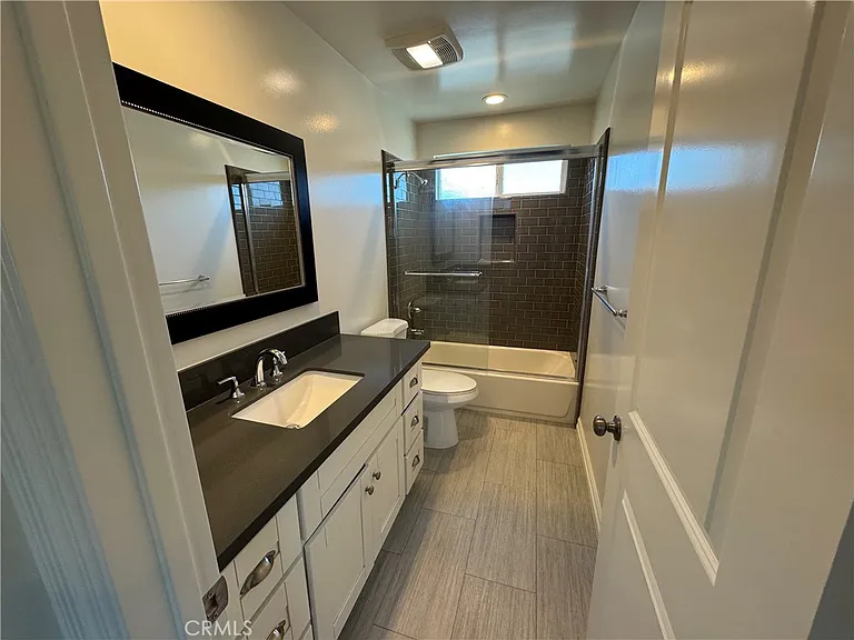 2306 N Catalina St — Photo 11