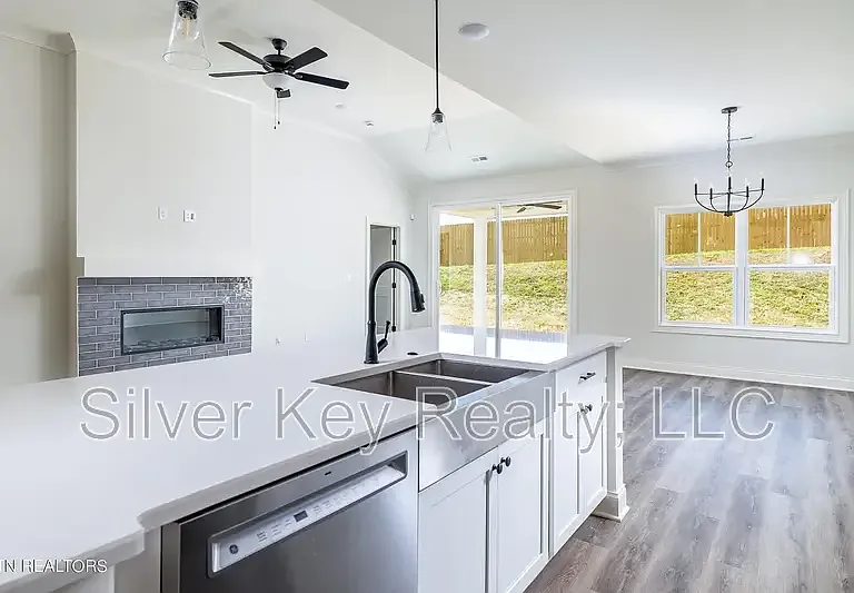 141 Park St — Photo 4