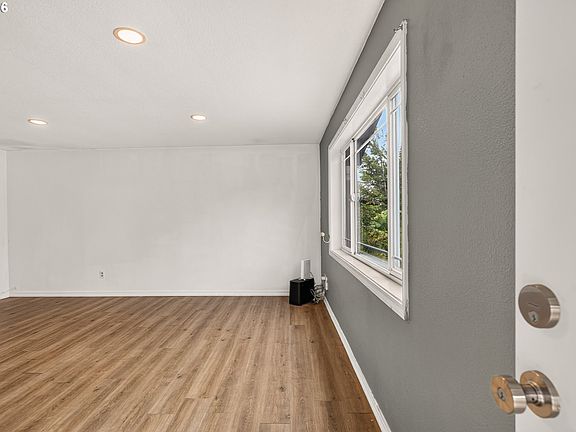 4th image of 440 NE 3rd St