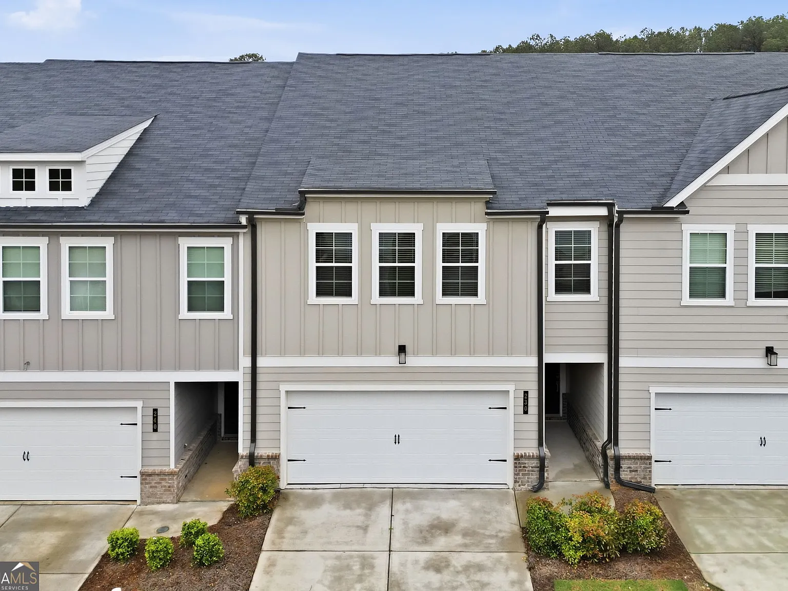 3 bed, 2.5 bath, 2301 sqft, $6,200 — Photo 1