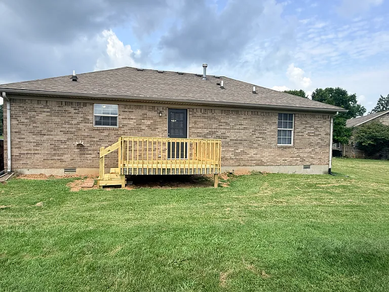 106 Tiffany Ct — Photo 2