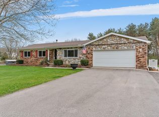 9143 Cedar Lake Rd, Pinckney, MI 48169