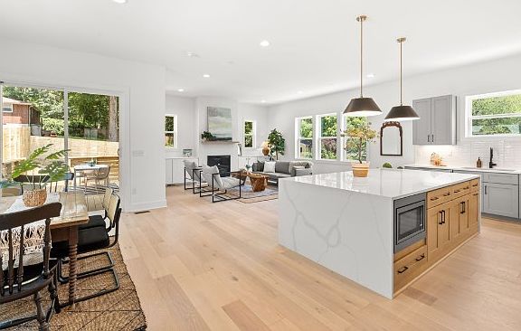 2nd image of 4203 Murray Pl