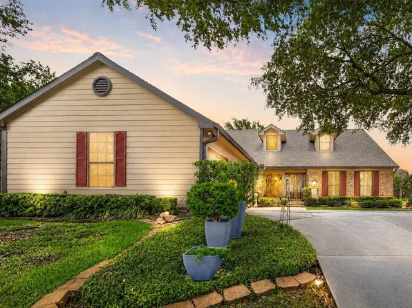 303 Longview Dr, Sugar Land, TX 77478