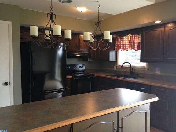 3rd image of 268 Creek Dr