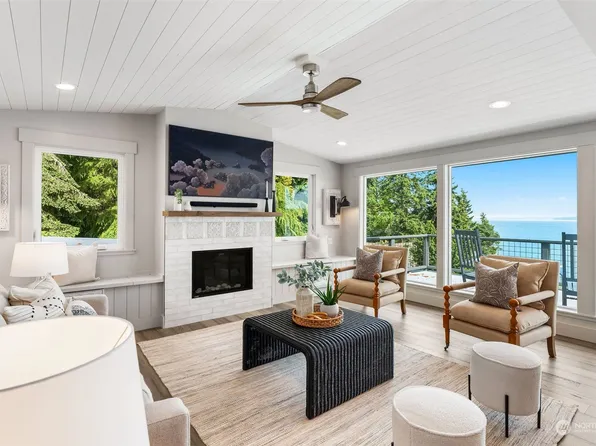 4465 Honeymoon Bay Road, Greenbank, WA 98253