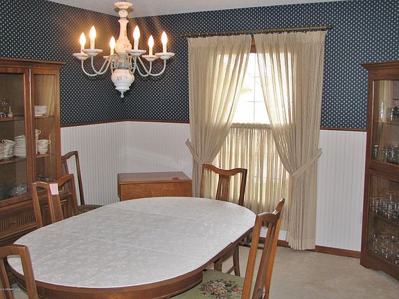 3rd image of 605 Crestview Ln