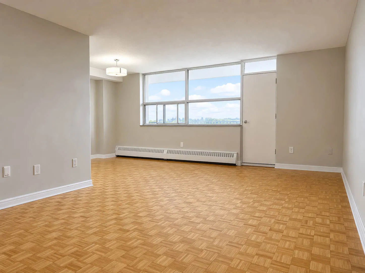 3895 Lawrence Avenue, East — Photo 3