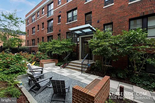 129 W St NW #103 Photo 1