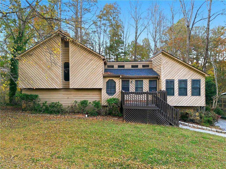 1st image of 525 Magnolia Dr