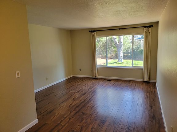 5th image of 1742 Tracy Ln