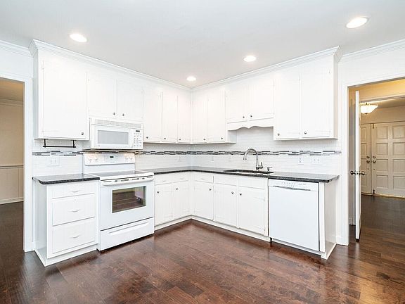 5th image of 3628 Country Cove Ln