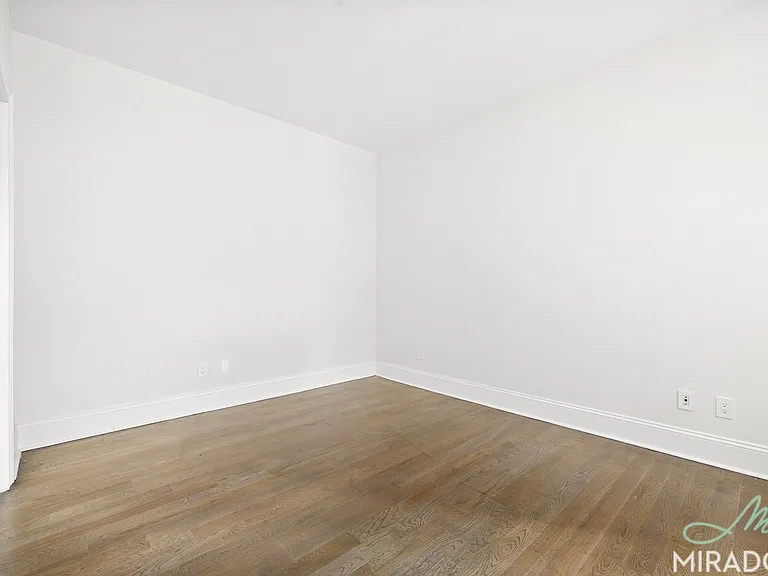 15 Park Row #11C — Photo 4