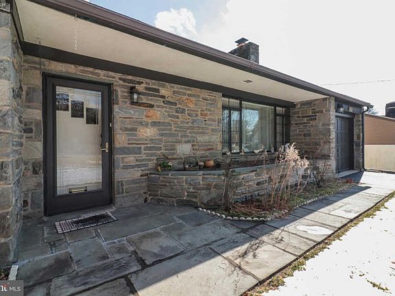 3rd image of 808 Hirst Ave