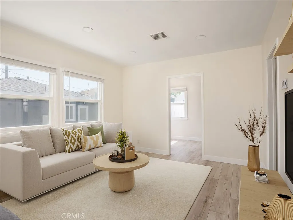 1 bed, 900 sqft, $3,100 — Photo 3