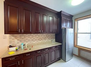 18 Clara St #2, Brooklyn, NY 11218