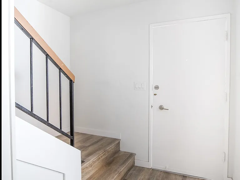 12659 Moorpark St — Photo 16