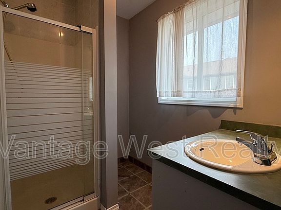 3rd image of 3779 Carrall Rd #4