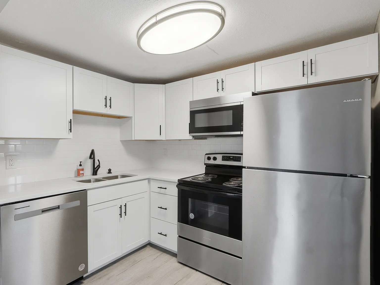 3 bed, 1118 sqft, $2,400 — Photo 4