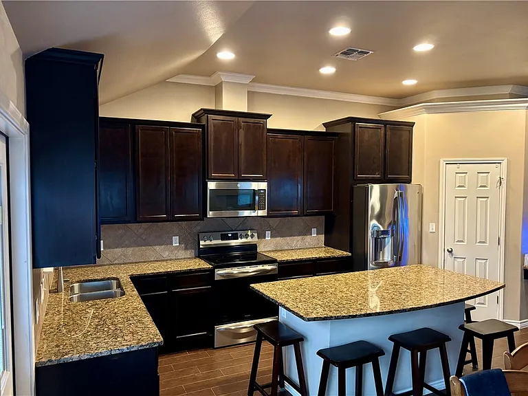 2220 Mangrove Dr — Photo 6