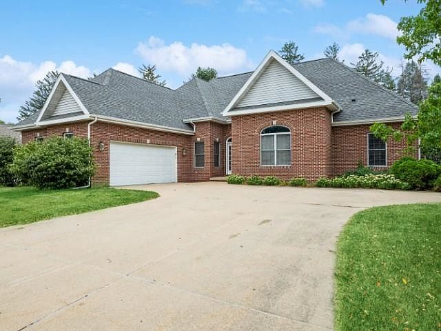 1st image of 205 N Highland Dr