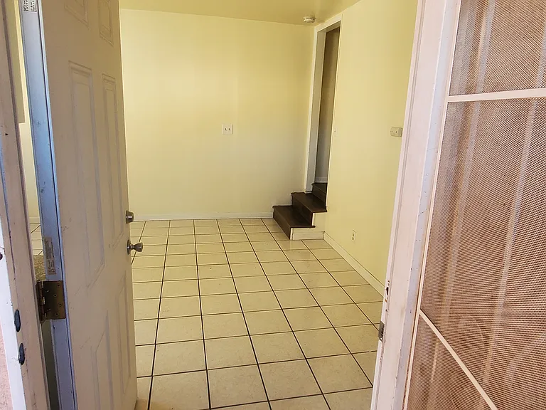332 Twickenham Ave #1/2 — Photo 5