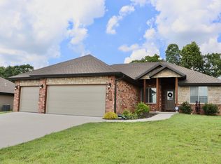 4423 W Cloverleaf Ter, Battlefield, MO 65619
