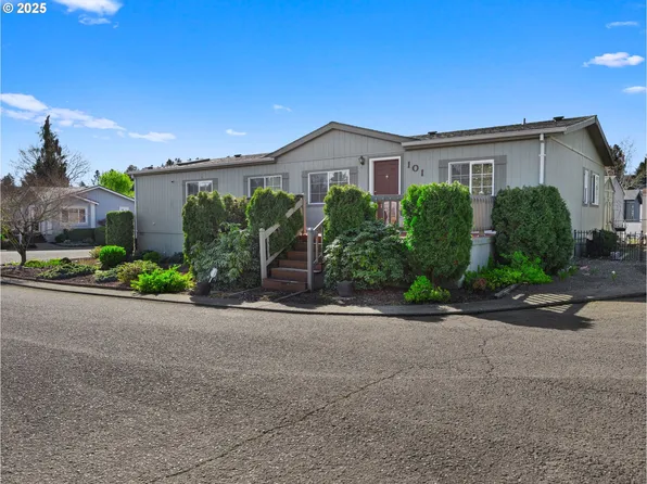 10400 SE Cook Ct Unit 101, Milwaukie, OR 97222