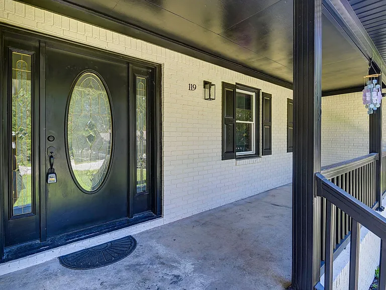 119 Wychwood Rd — Photo 2
