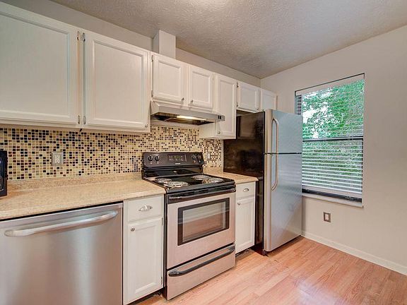 5th image of 623 Idlewood Ln APT C