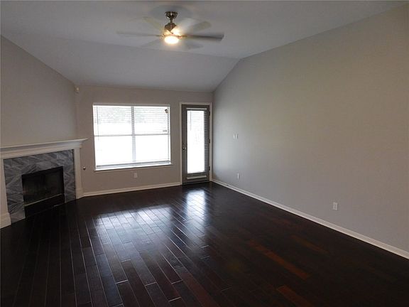 5th image of 651 Columbine Ave