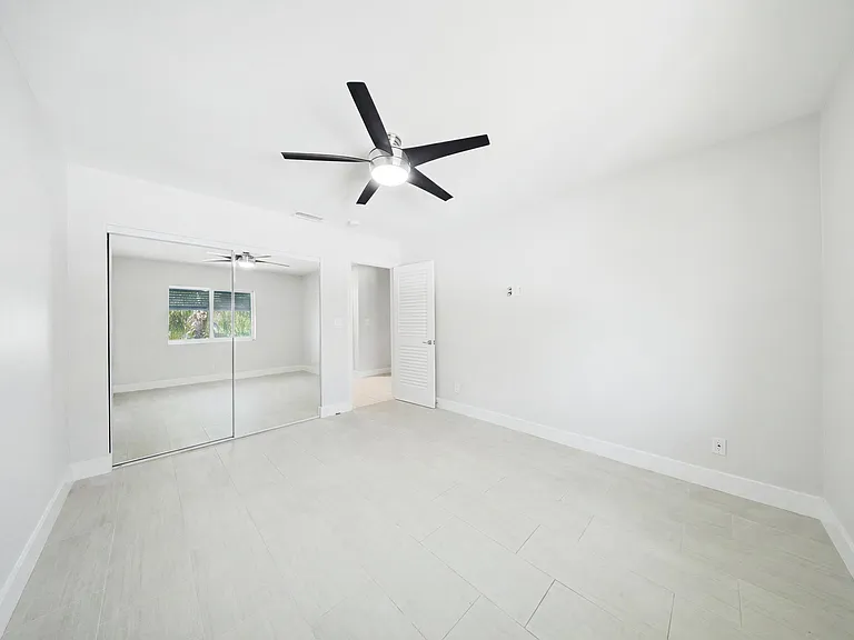 138 N Indies Dr #B — Photo 31