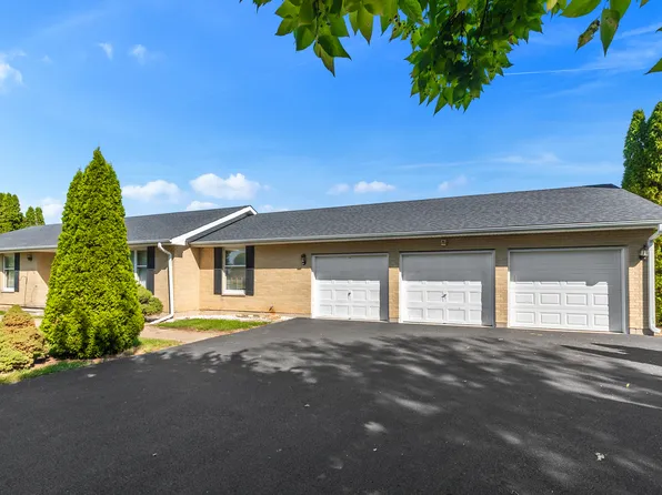 46W330 Woodview Pkwy, Hampshire, IL 60140