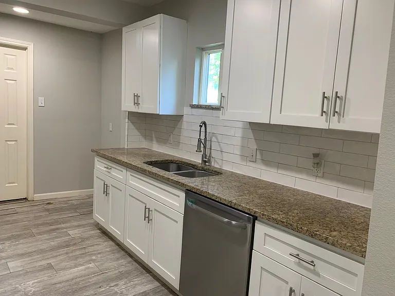 1107 Oxford St #STREET; — Photo 6