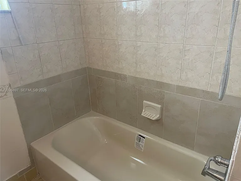 825 SW 9th St #1 — Photo 11