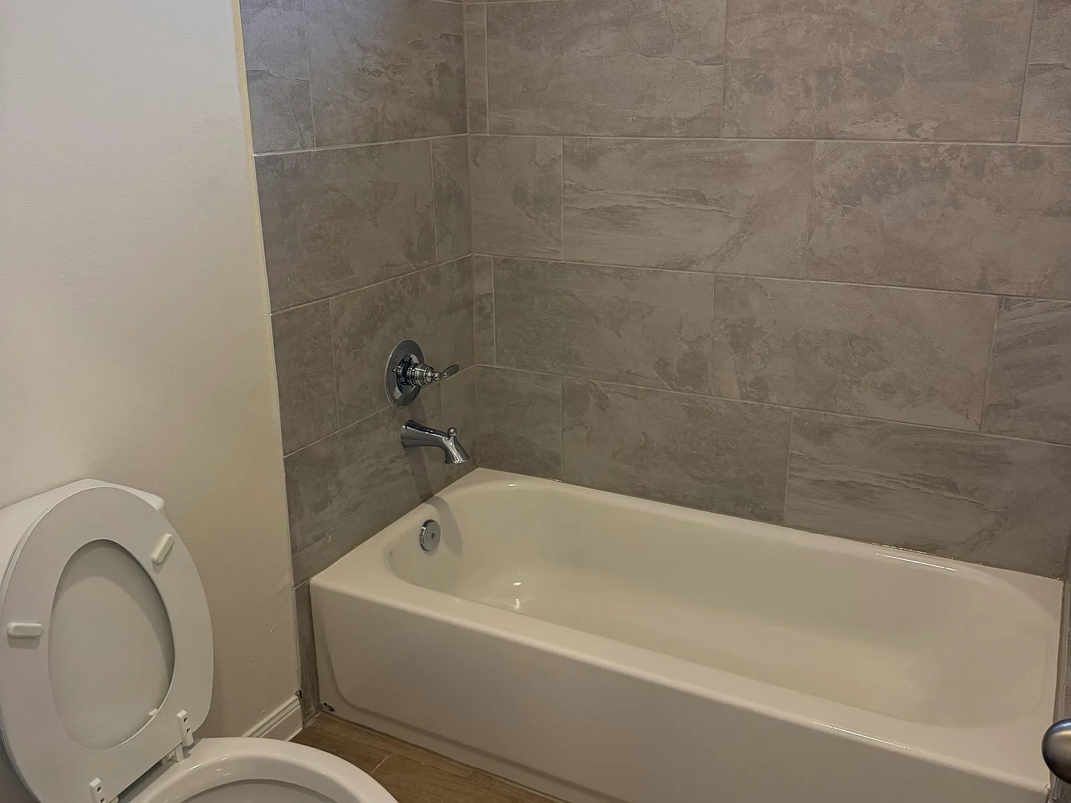 4 bed, 3.5 bath, 2440 sqft, $1,183 — Photo 4