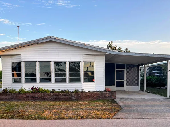 512 Avanti Way Blvd, North Fort Myers, FL 33917