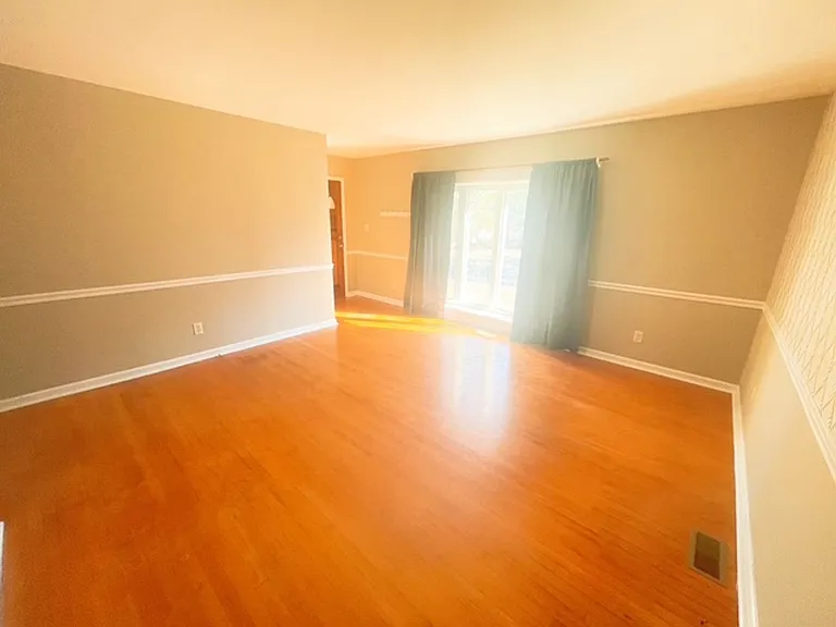 1708 Saint Augustine Ave — Photo 3