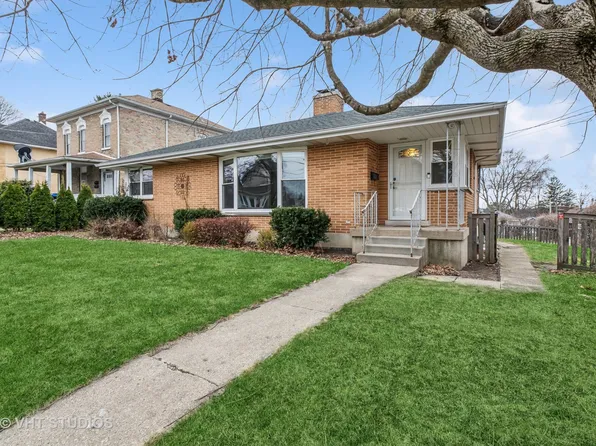 134 Pleasant Ave, Highwood, IL 60040