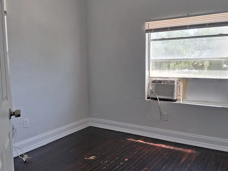 241 E Seminole Ave #5 — Photo 5