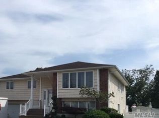 13 Admiral Rd, Massapequa, NY 11758