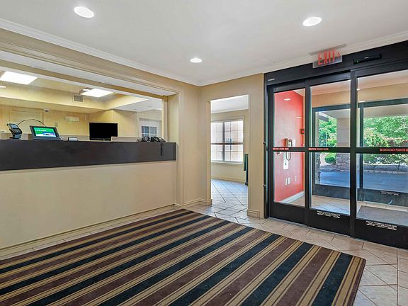Lobby and Guest Check-in