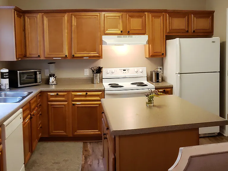 102 Jamestown Ct — Photo 6