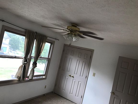 4th image of 211 E Burks Dr #211