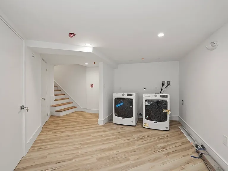 111 Marion St #1 — Photo 11