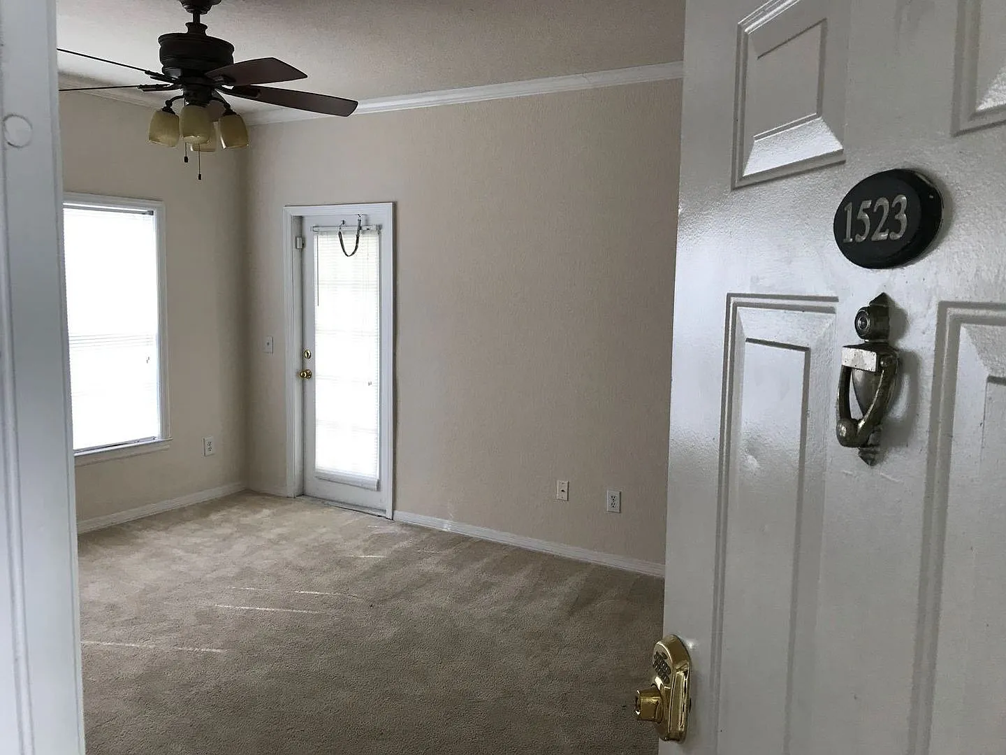 Beautiful 1-Bedroom Apartment for Rent in Mosaic at Millenia — Photo 2