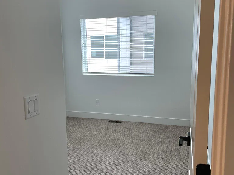 49 E Vantage Dr — Photo 16
